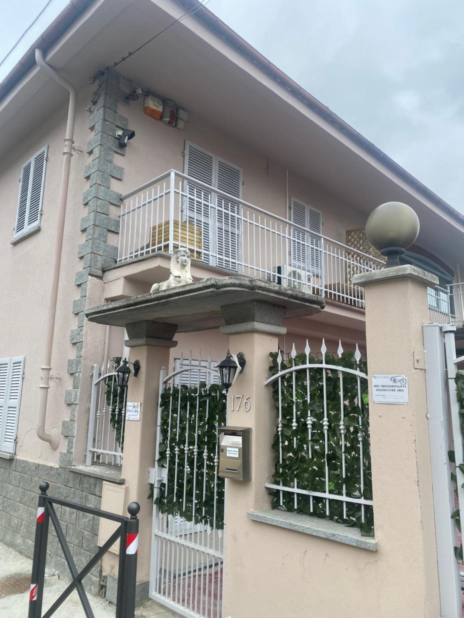 Bed and Breakfast La Casa Di Cate & Adry Envie Esterno foto
